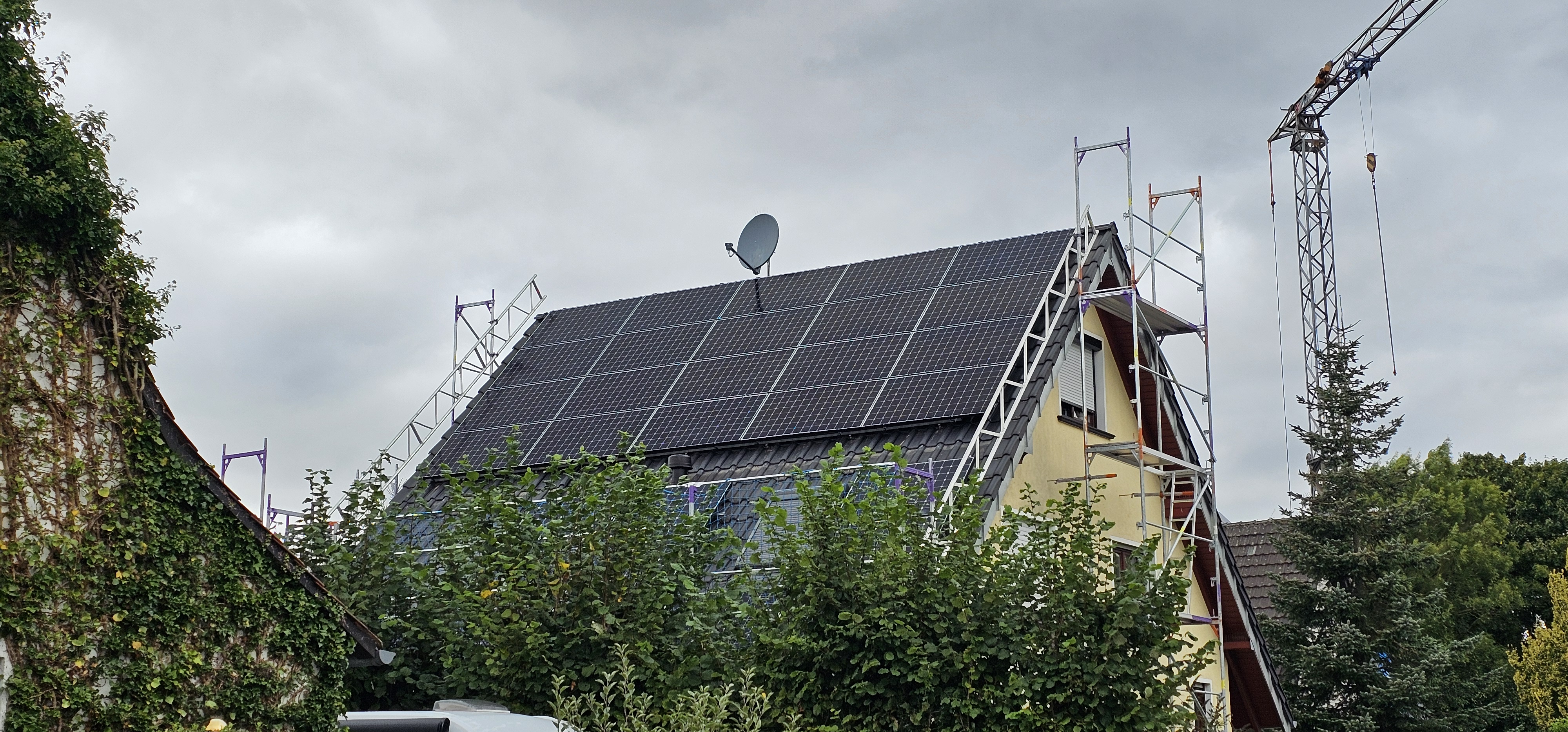 Giebeldach mit voll belegter PV-Fläche